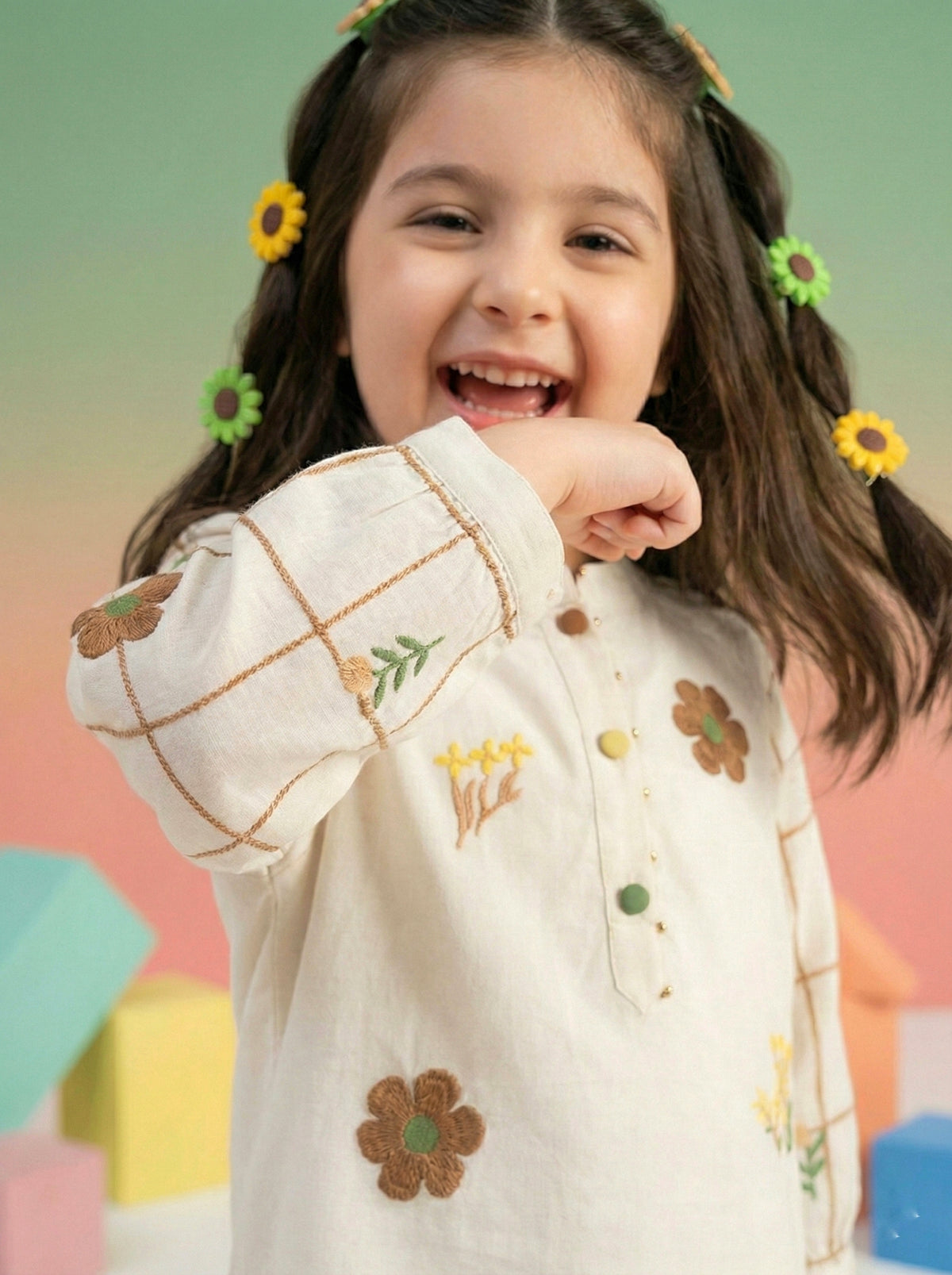 Girls Ivory White Floral Embroidered Full Sleeve Kurta with Straight Pants Co-Ord Set
