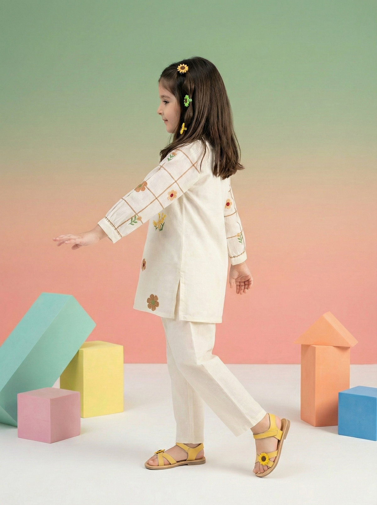Girls Ivory White Floral Embroidered Full Sleeve Kurta with Straight Pants Co-Ord Set