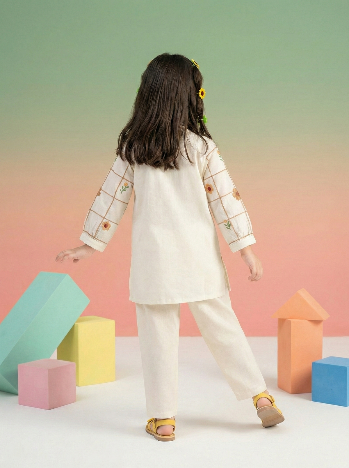 Girls Ivory White Floral Embroidered Full Sleeve Kurta with Straight Pants Co-Ord Set