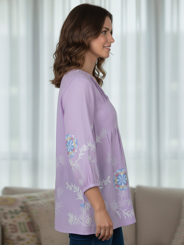 Elegant Lavender Top Featuring Delicate Multicolor Motifs