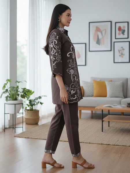 Trendy Two-Piece Brown Outfit with Contrast Embroidery