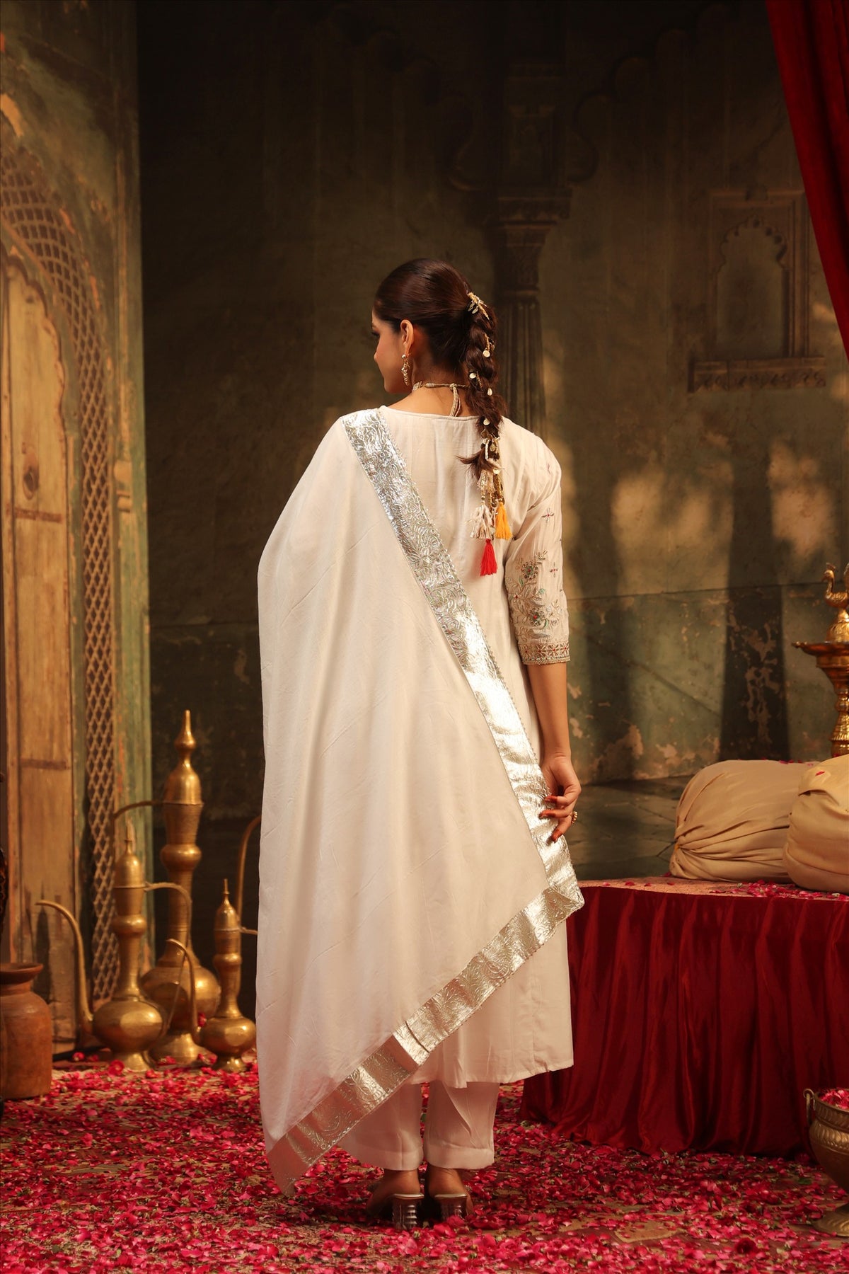 Women's Elegant Ivory Embroidered Straight Kurta Pant Set with Silver Border Dupatta