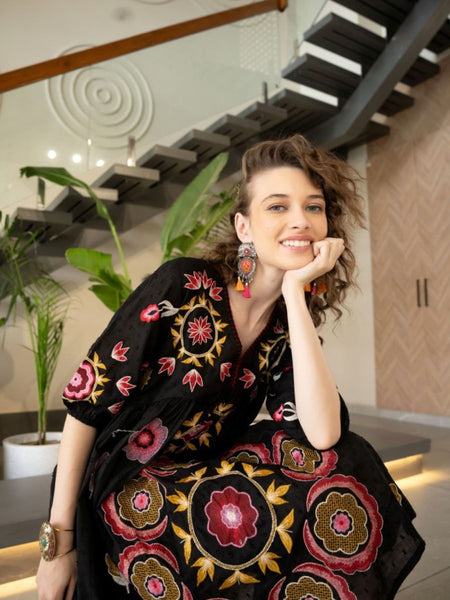 Chic Black Embroidered Cotton Midi Dress with V-Neck & Elbow Sleeves