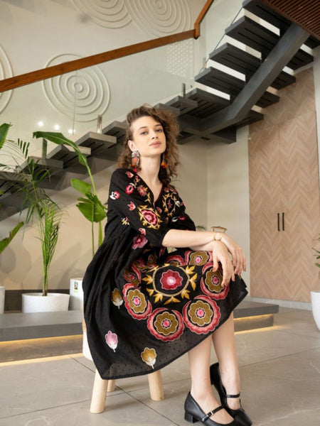 Chic Black Embroidered Cotton Midi Dress with V-Neck & Elbow Sleeves