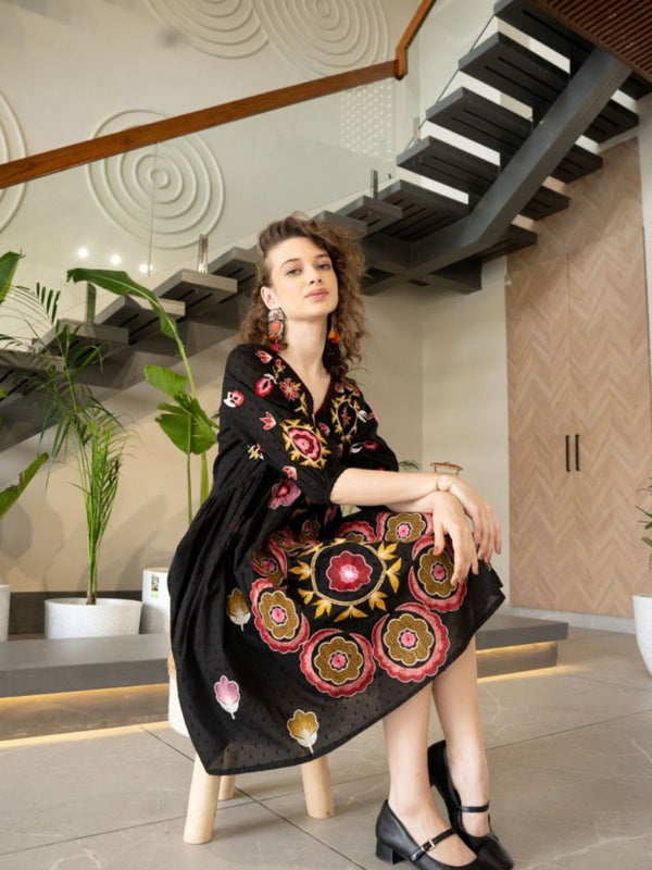 Chic Black Embroidered Cotton Midi Dress with V-Neck & Elbow Sleeves