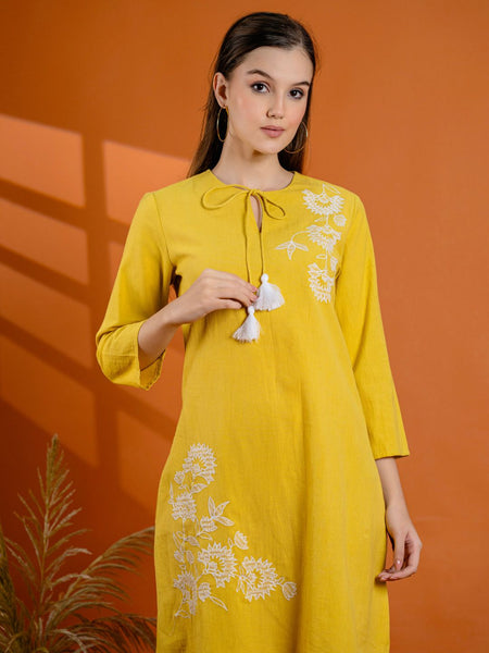 Stylish Floral Printed A-Line Midi Dress with Tassel Tie-Up Neck & 3/4 Sleeves