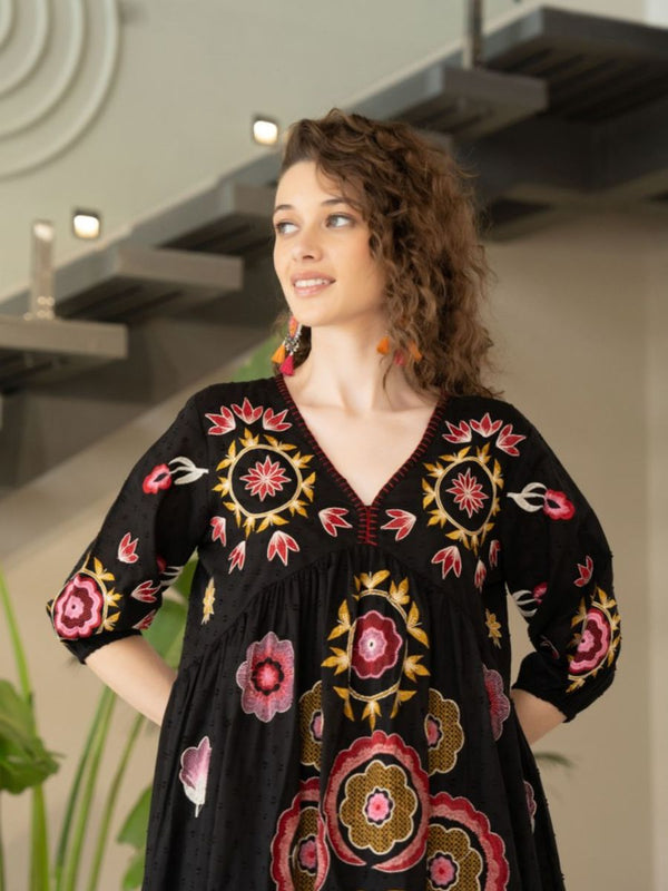 Chic Black Embroidered Cotton Midi Dress with V-Neck & Elbow Sleeves