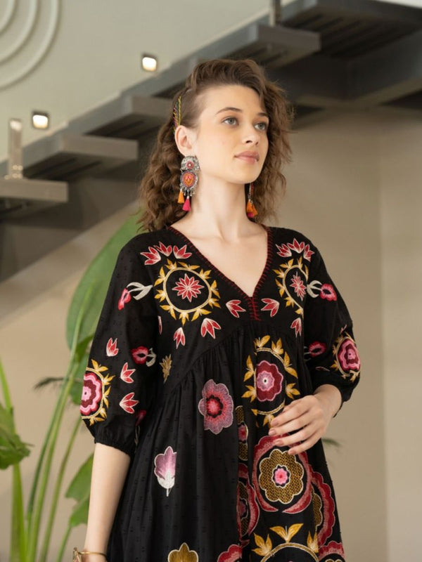 Chic Black Embroidered Cotton Midi Dress with V-Neck & Elbow Sleeves