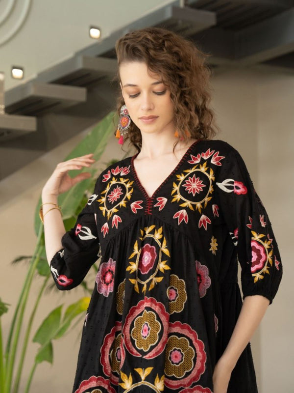 Chic Black Embroidered Cotton Midi Dress with V-Neck & Elbow Sleeves
