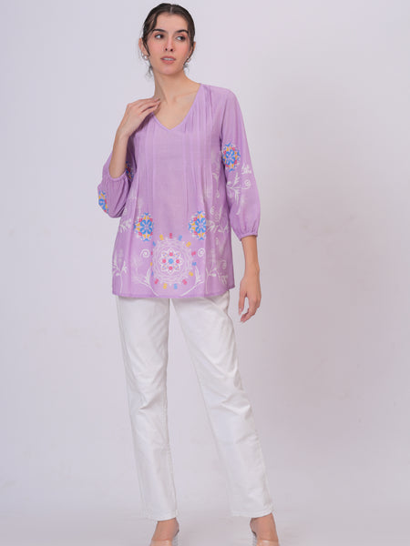 Elegant Lavender Top Featuring Delicate Multicolor Motifs