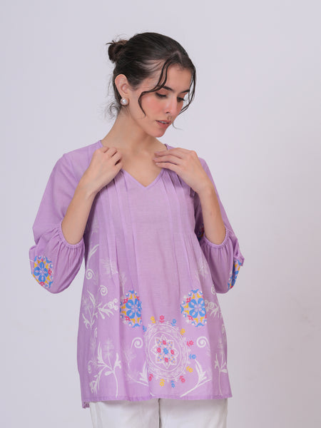 Elegant Lavender Top Featuring Delicate Multicolor Motifs