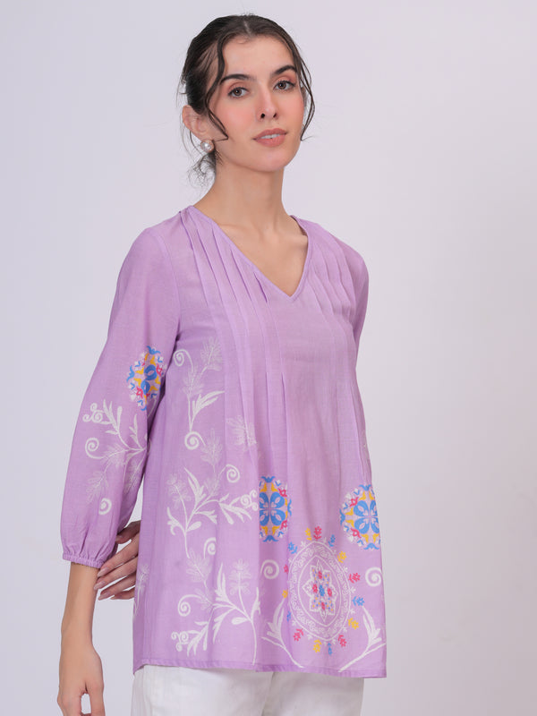 Elegant Lavender Top Featuring Delicate Multicolor Motifs