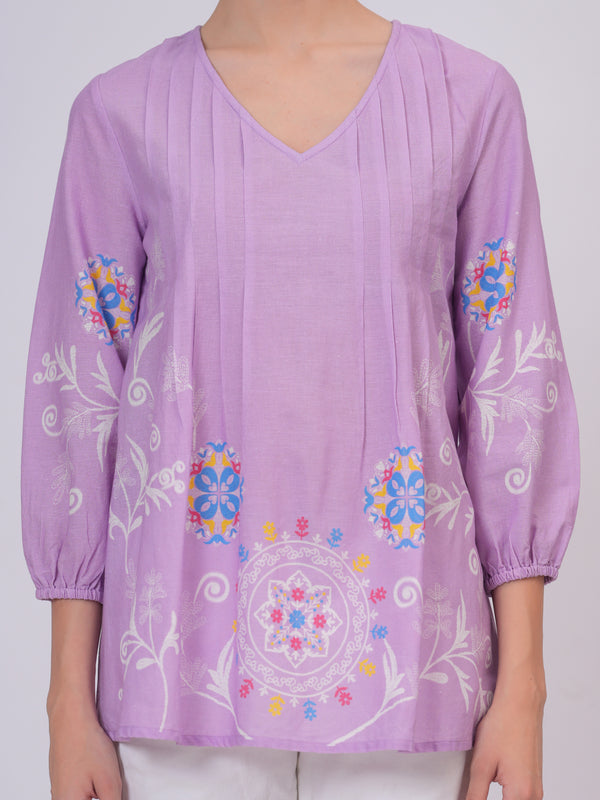 Elegant Lavender Top Featuring Delicate Multicolor Motifs