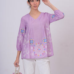 Elegant Lavender Top Featuring Delicate Multicolor Motifs