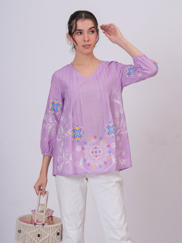 Elegant Lavender Top Featuring Delicate Multicolor Motifs