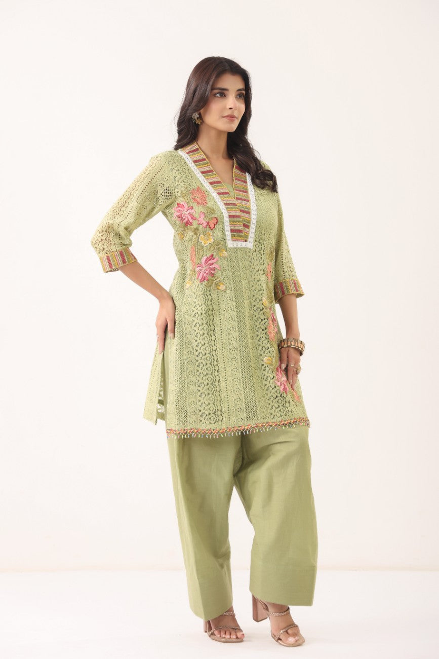 Women Green Floral Printed Straight Kurta with Pants Set