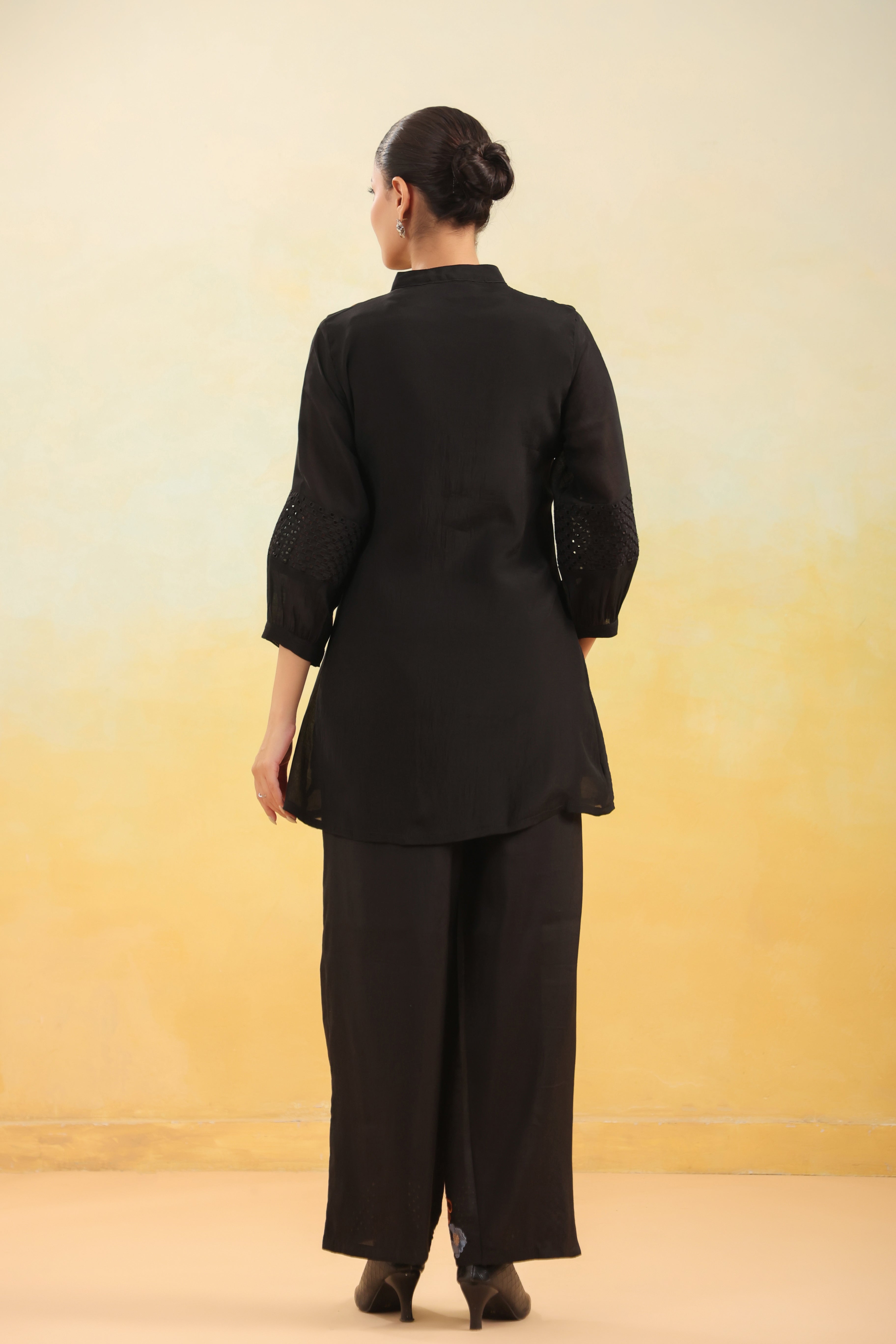 Women Black Floral Embroidered Tunic with Wide-Leg Pants Co-ord Set
