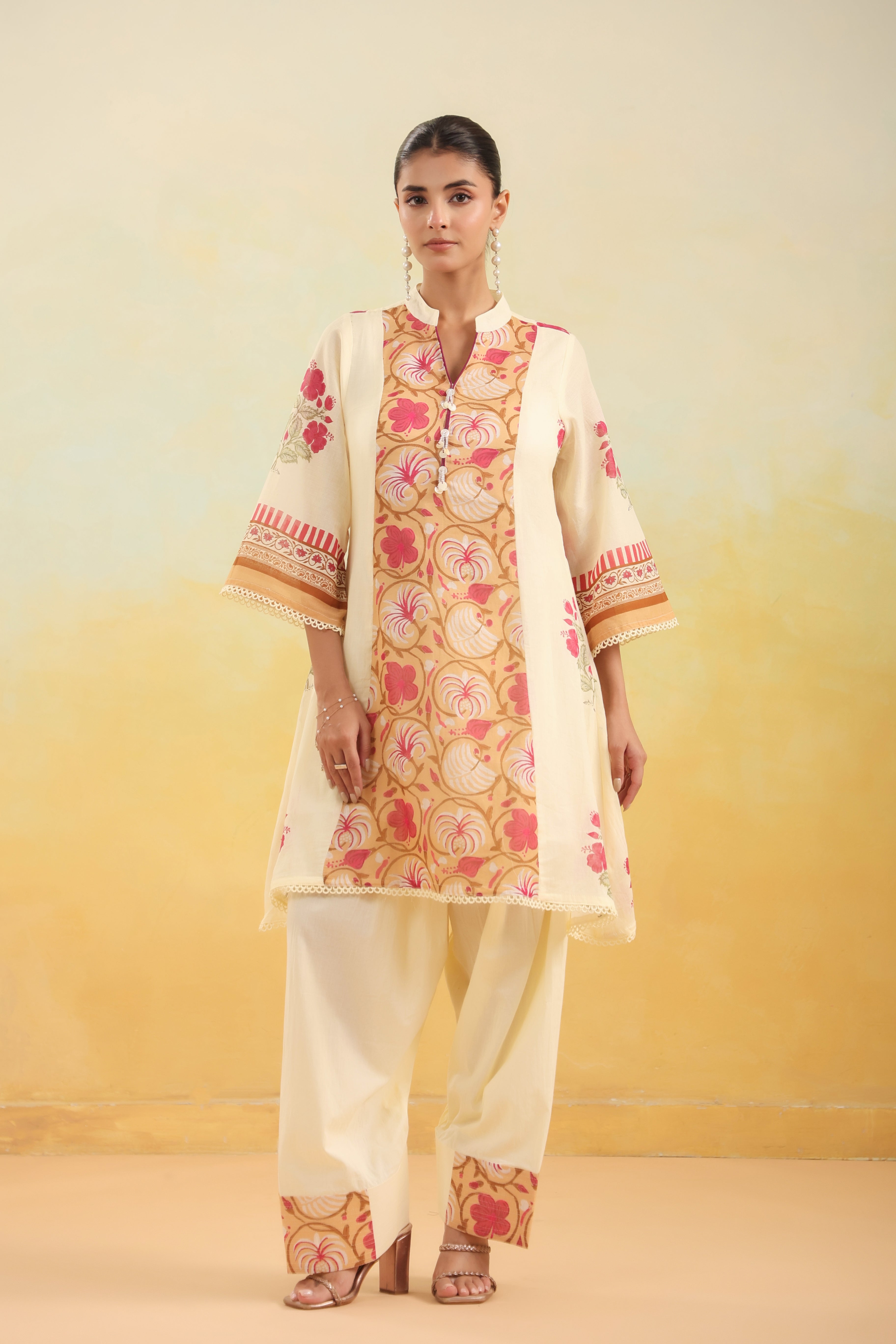 Women Cream Floral Printed Straight Kurta with Pants Set