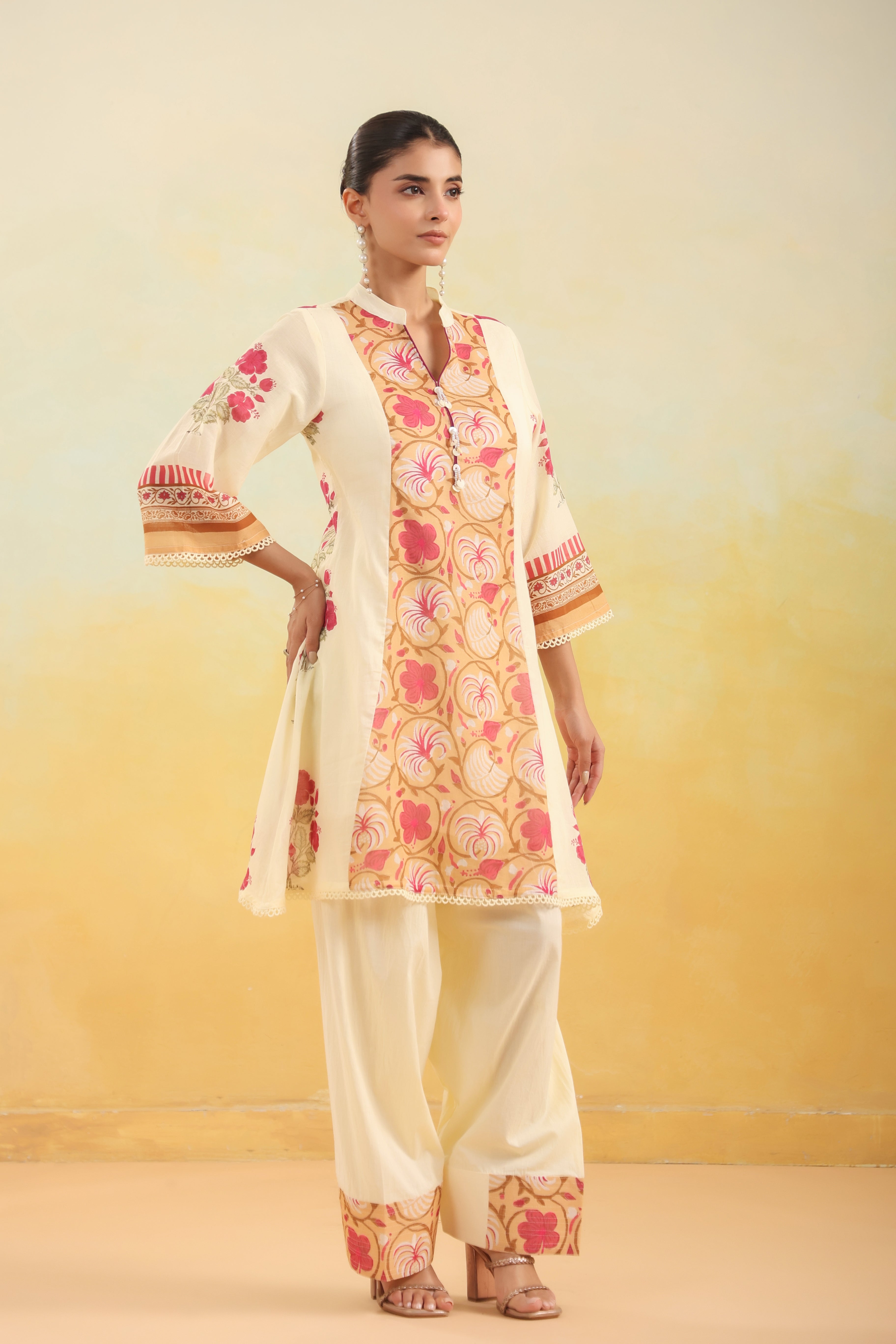 Women Cream Floral Printed Straight Kurta with Pants Set