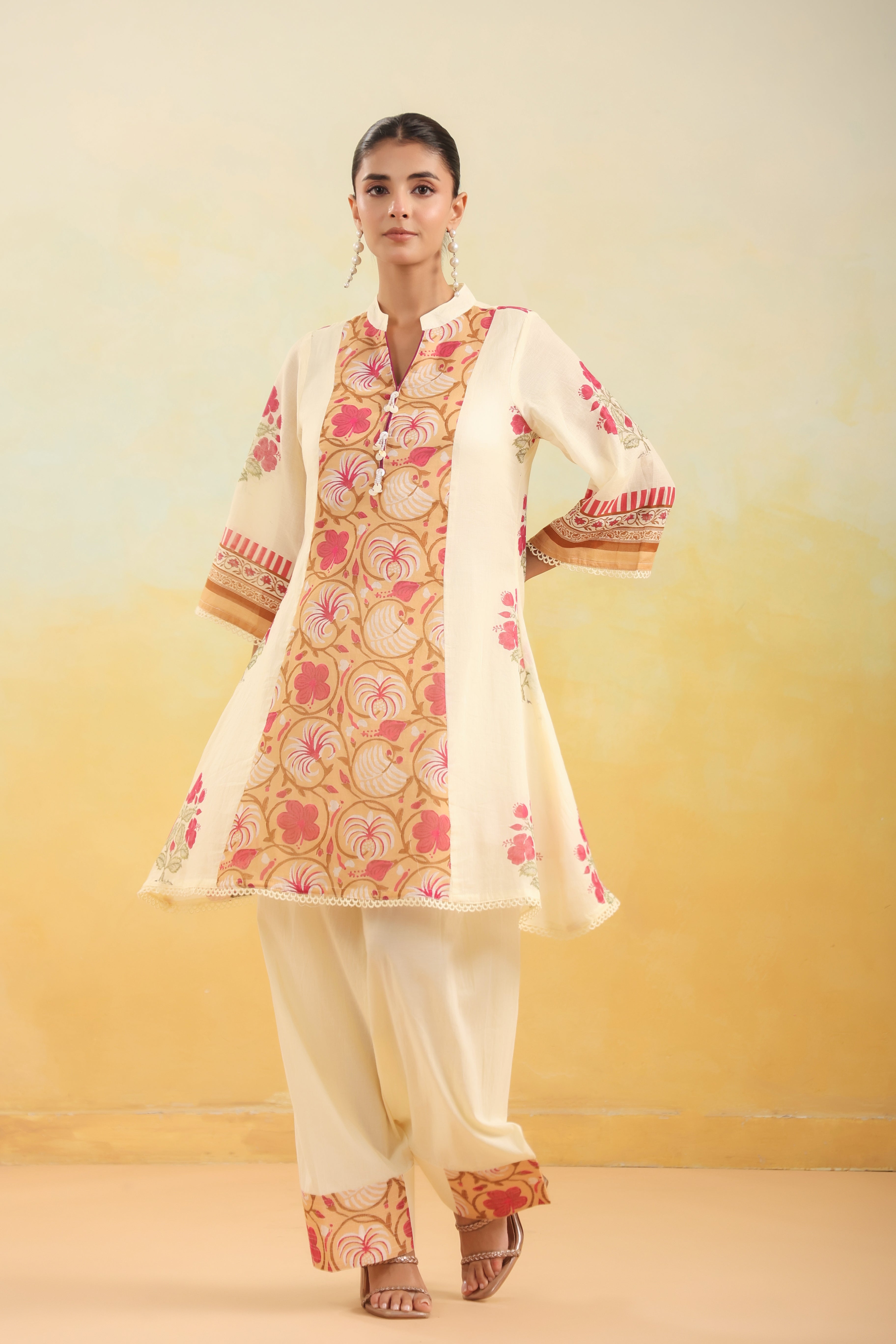 Women Cream Floral Printed Straight Kurta with Pants Set