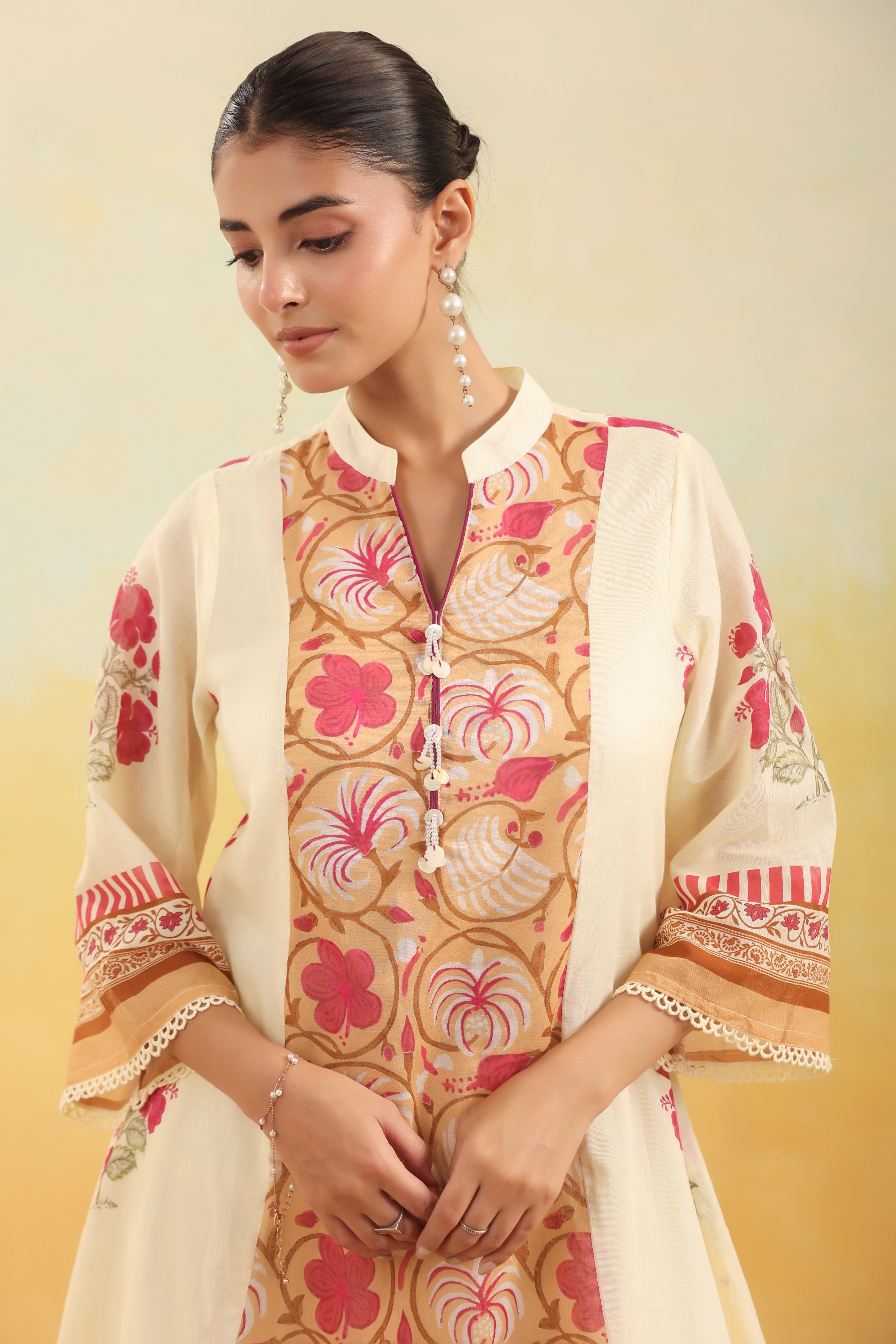 Women Cream Floral Printed Straight Kurta with Pants Set