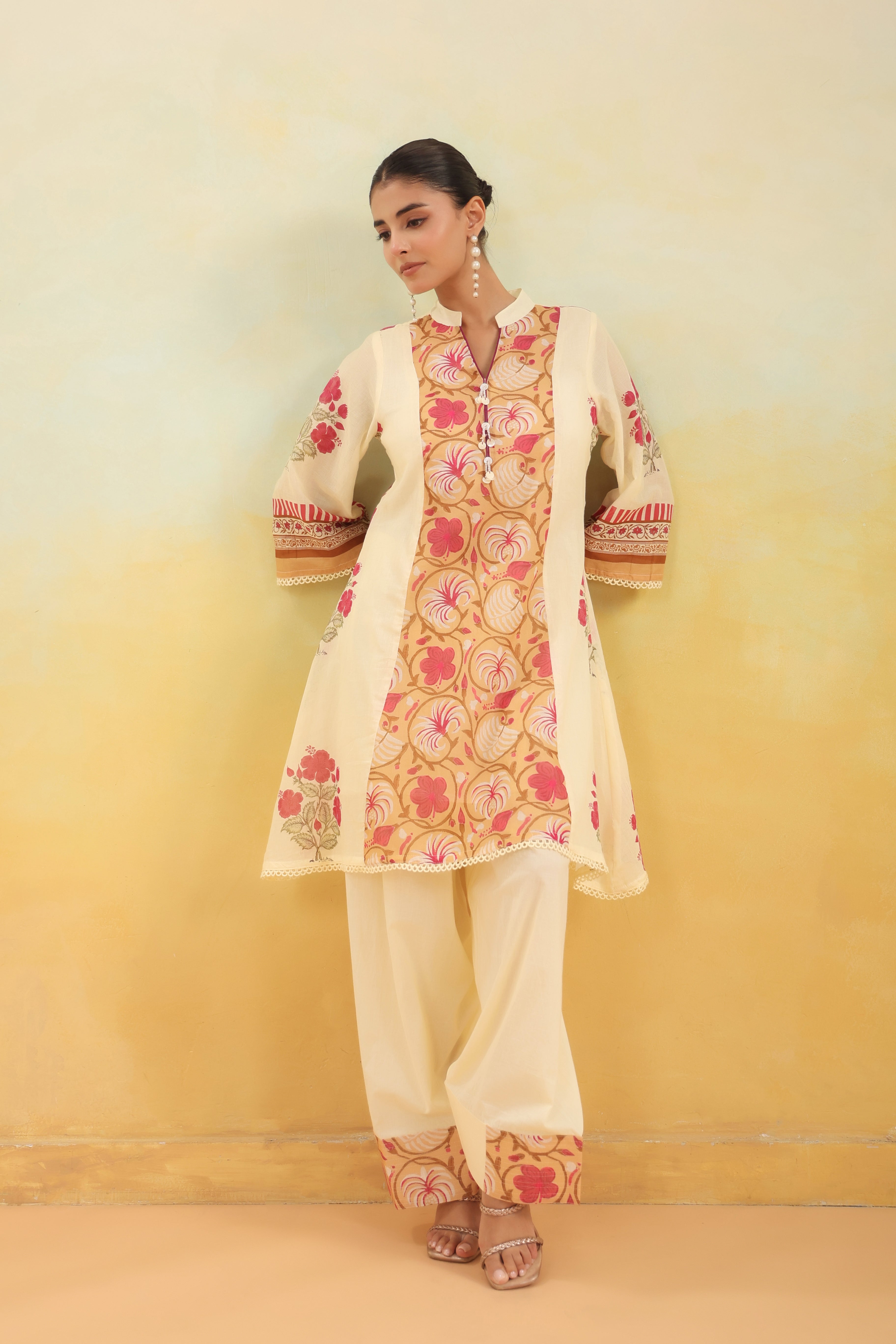 Women Cream Floral Printed Straight Kurta with Pants Set