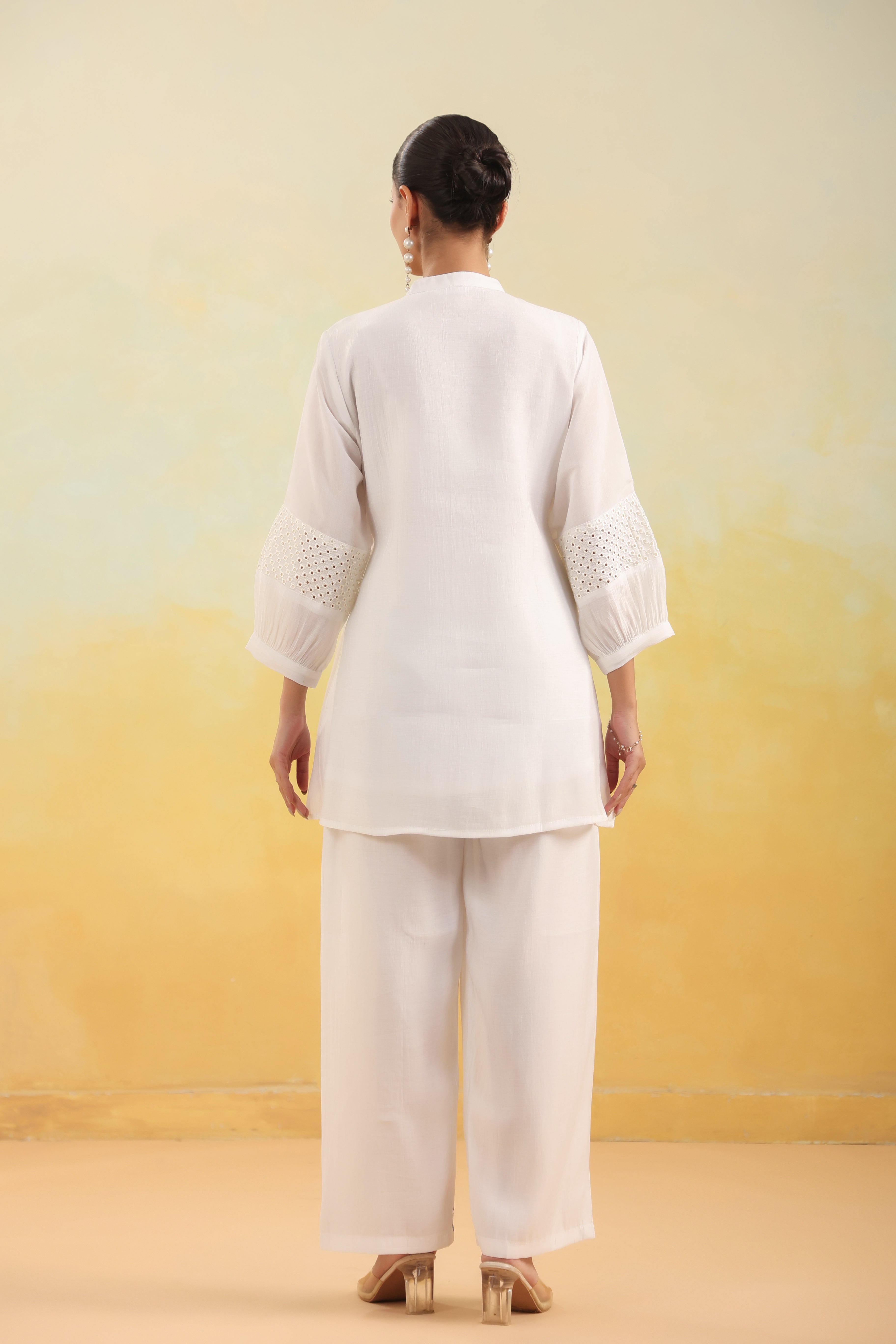 Women White Floral Embroidered Tunic with Wide-Leg Pants Co-ord Set