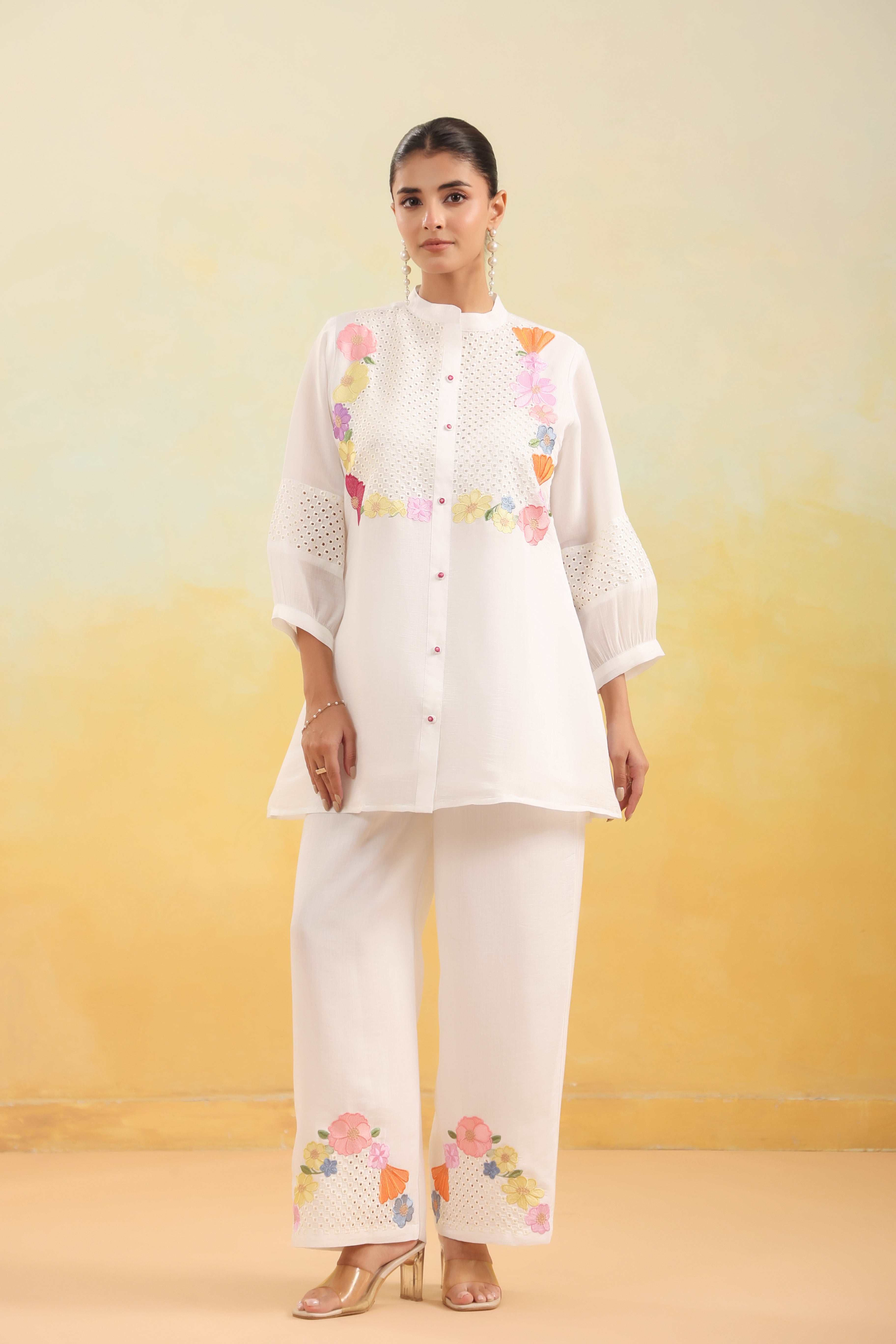 Women White Floral Embroidered Tunic with Wide-Leg Pants Co-ord Set
