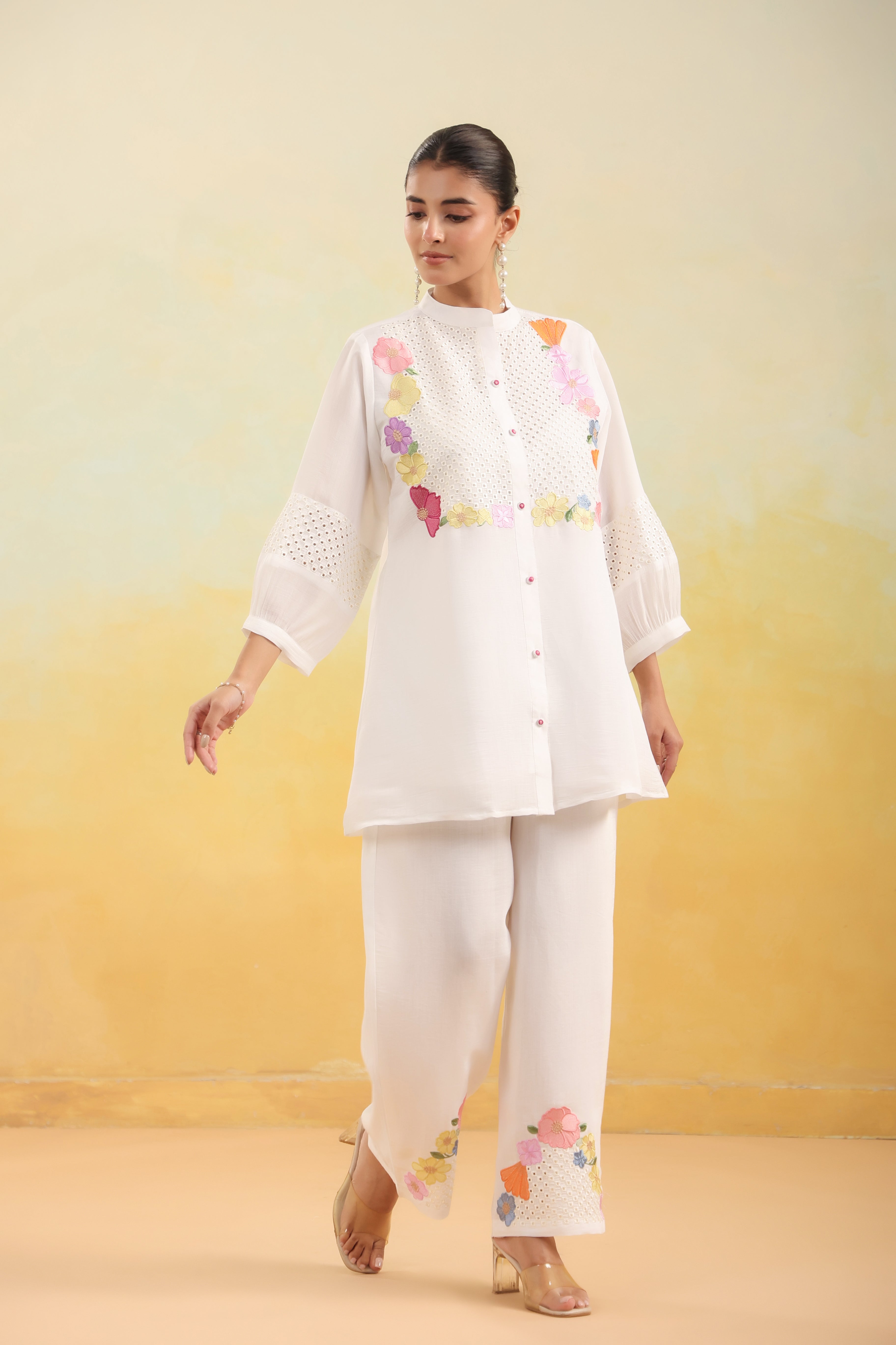 Women White Floral Embroidered Tunic with Wide-Leg Pants Co-ord Set