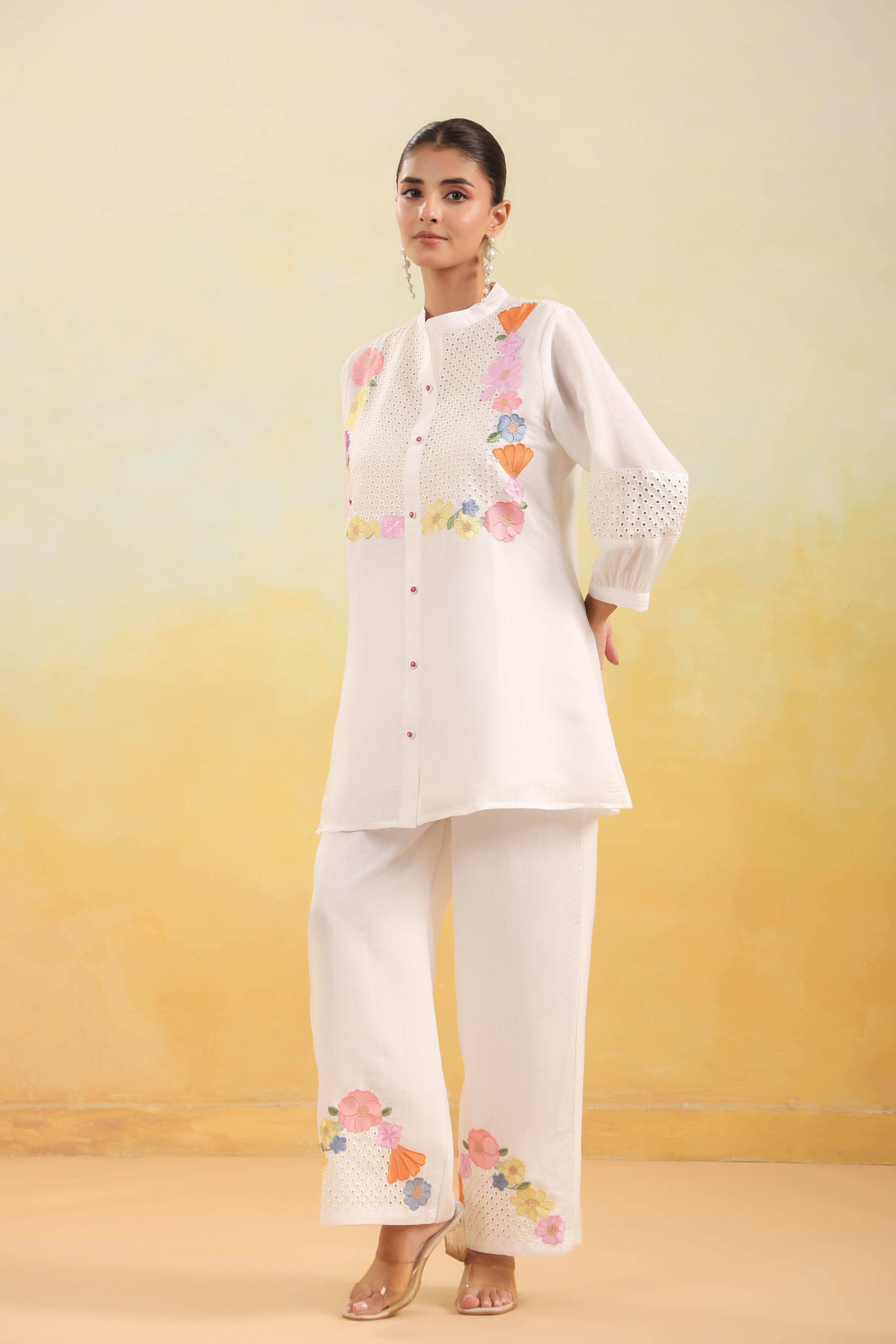 Women White Floral Embroidered Tunic with Wide-Leg Pants Co-ord Set