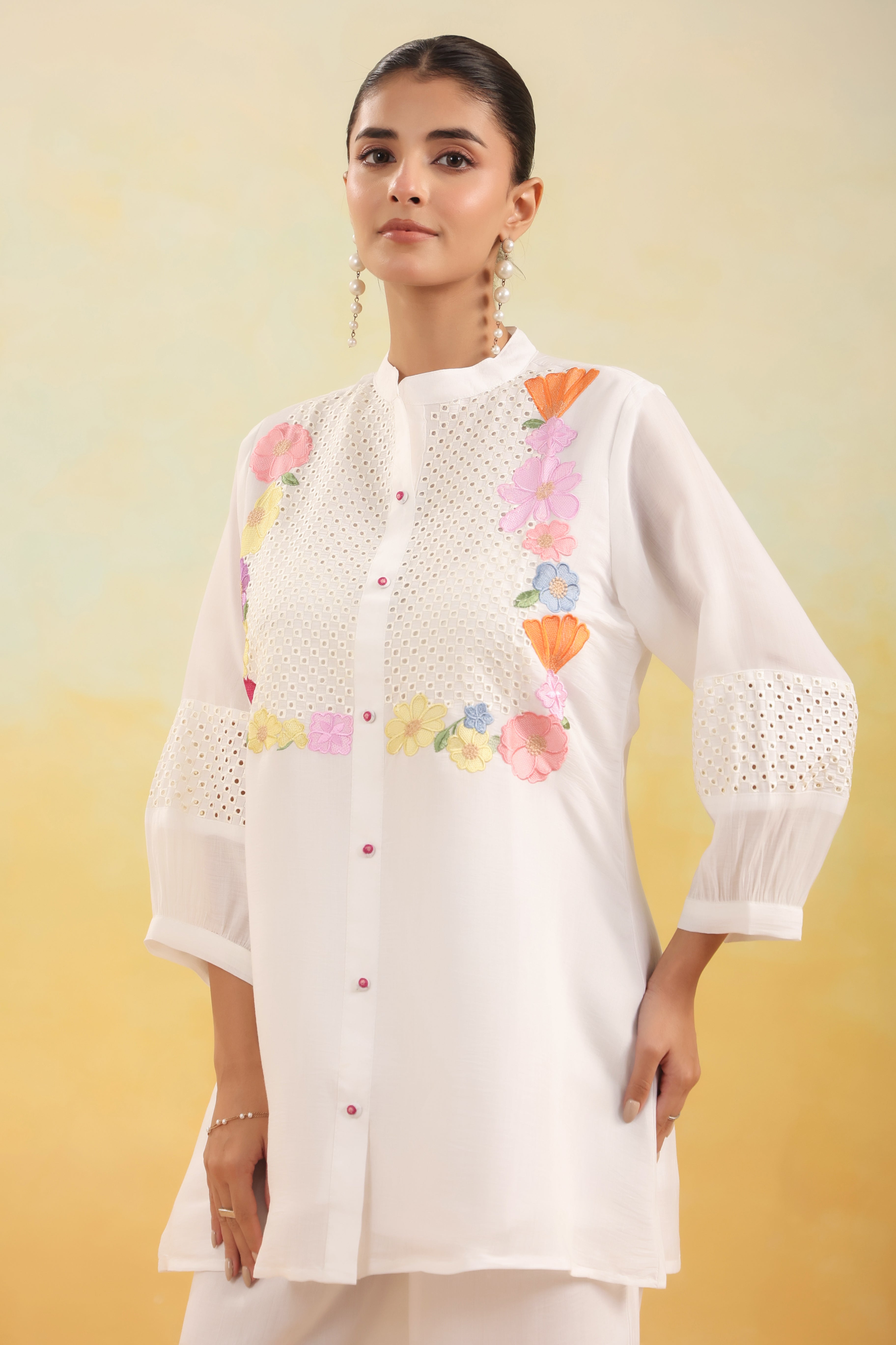 Women White Floral Embroidered Tunic with Wide-Leg Pants Co-ord Set