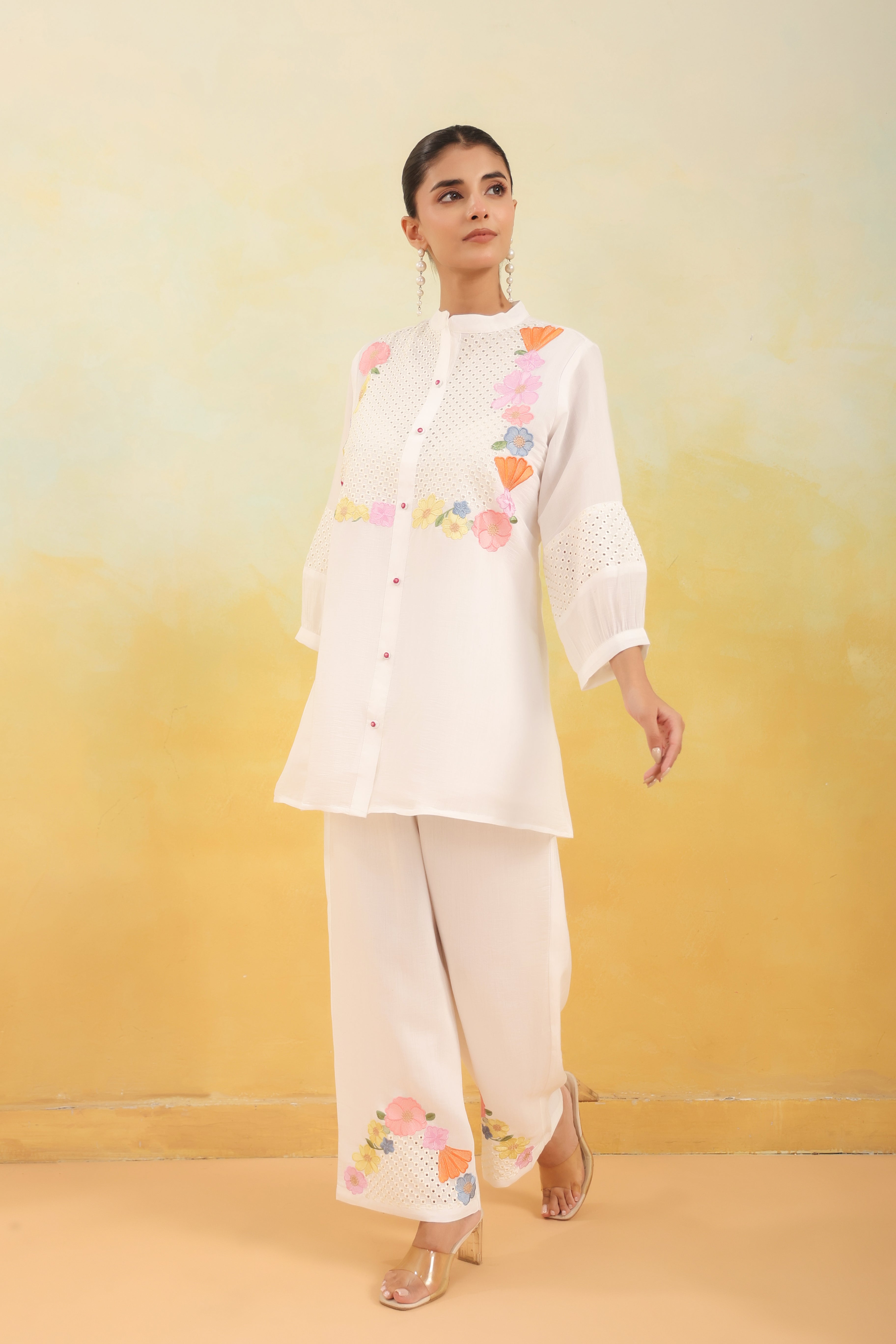 Women White Floral Embroidered Tunic with Wide-Leg Pants Co-ord Set