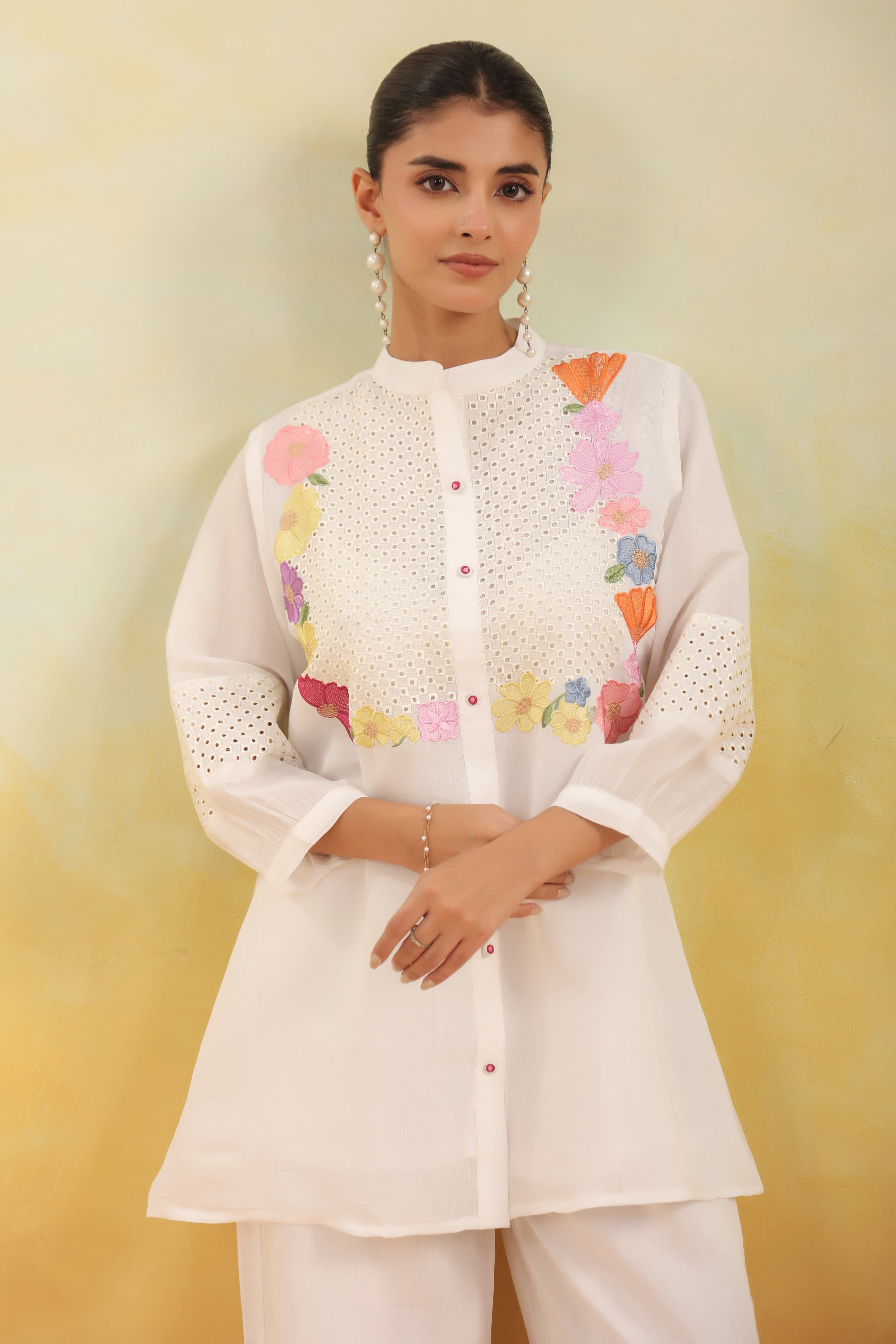 Women White Floral Embroidered Tunic with Wide-Leg Pants Co-ord Set